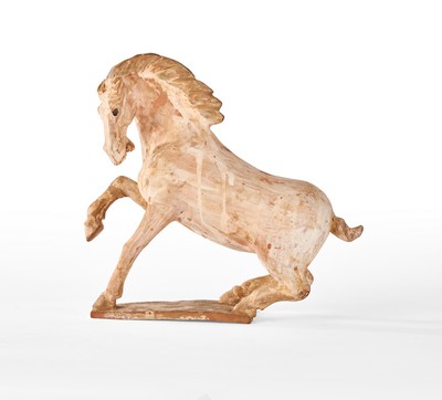 CHEVAL, la patte levée, en terre cuite p...
