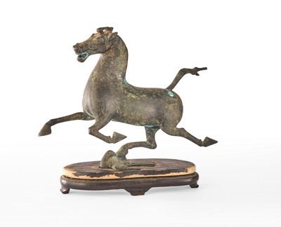 CHEVAL GALOPANT SUR UNE COLOMBE en bronze...