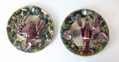 DEUX PLATS en barbotine polychrome représentant...