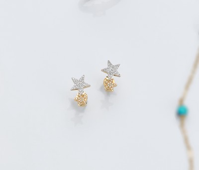 PAIRE DE CLOUS D'OREILLES en or jaune et...