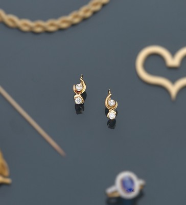 PAIRE DE DORMEUSES en or (750) en enroulement...