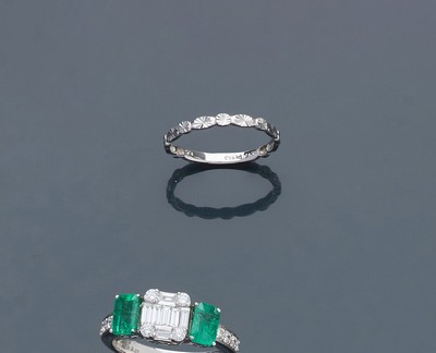 ANNEAU en platine (950) à décor ciselé sur...