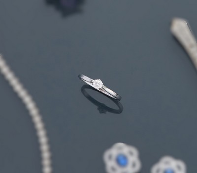 SOLITAIRE en or gris (750) et diamant taille...