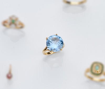 BAGUE cocktail en or (750) et spinelle bleue...