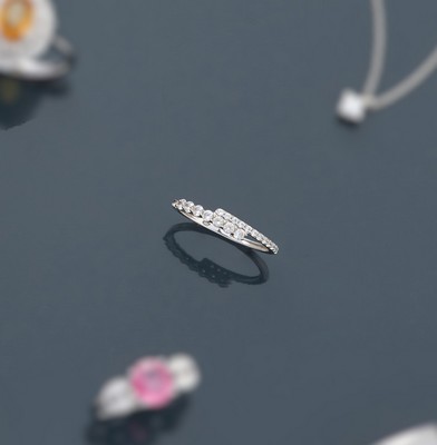 BAGUE en or gris (375) à deux rangs croisés...