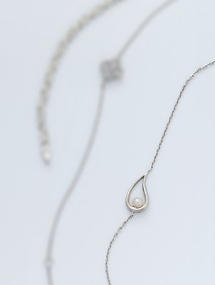 BRACELET en argent (925) orné d'une goutte...