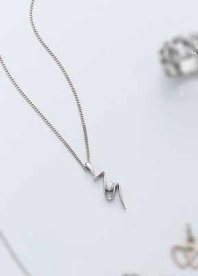 CHAÎNE et PENDENTIF en argent (925) en forme...