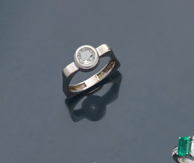 SOLITAIRE en or gris (750) orné d'un diamant...