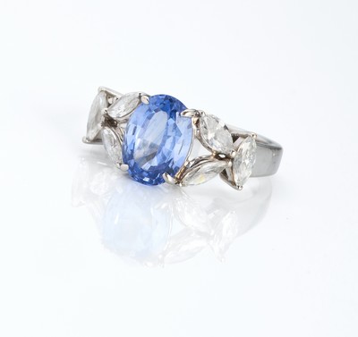 BAGUE en or gris (750) ornée d'un saphir...