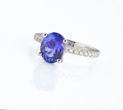 BAGUE en or gris (750) ornée d'une tanzanite...