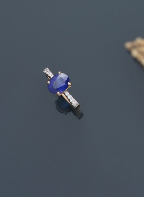 BAGUE en or (750) ornée d'un saphir taille...