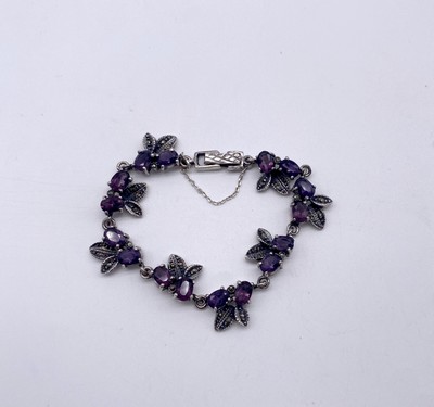 BRACELET en argent (925) à huit maillons...