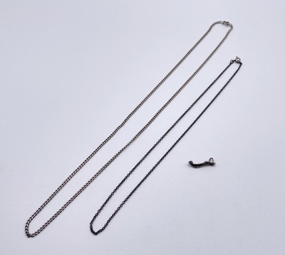 DEUX CHAÎNES et un PENDENTIF CHISTERA en...