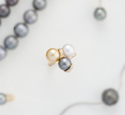 BAGUE "bouquet" en or (585) ornée de trois...