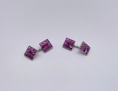 PAIRE DE BOUTONS DE MANCHETTE carrés en platine...