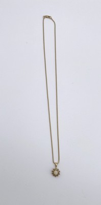 PENDENTIF ET SA CHAÎNE en or (750) à décor...