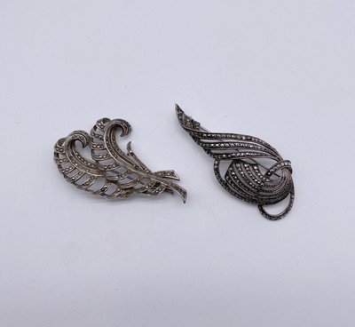 BROCHE en argent (925) de forme gerbe sertie...