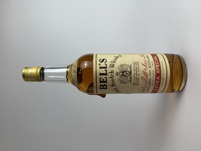 1 Blle OLD SCOTCH WHISKY, Bell's extra special,...