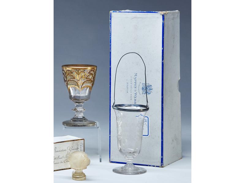 DEUX VERRES à pied,