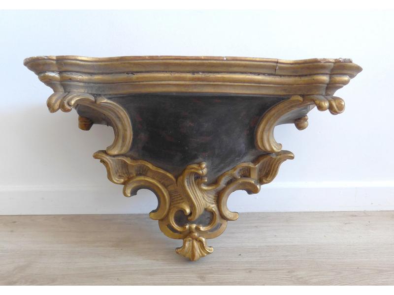 CONSOLE DE CARTEL en cul de lampe en bois...