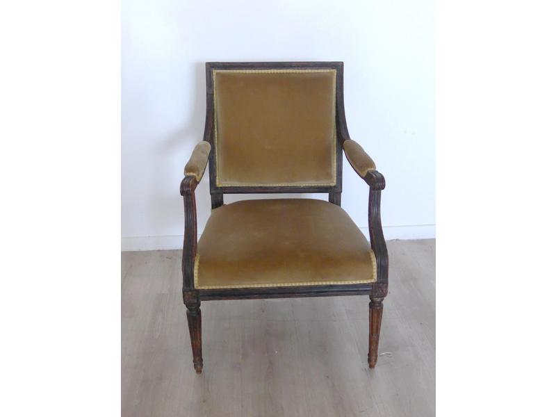FAUTEUIL en hêtre teinté brun à dossier plat...