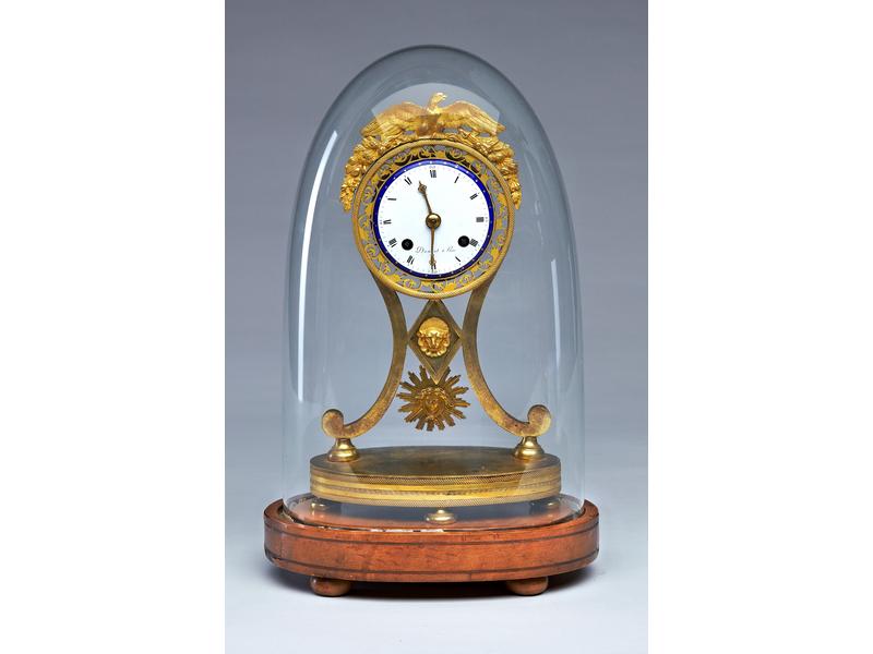 PETITE PENDULE type squelette en bronze doré,...