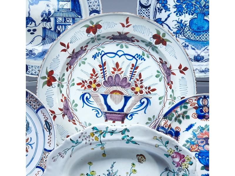 PLAT creux rond en faïence émaillée polychrome...