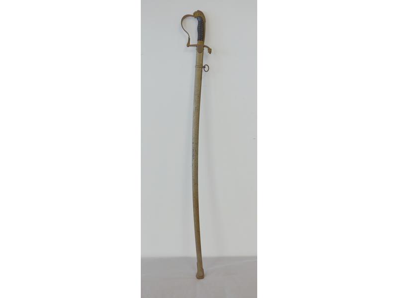 SABRE D'OFFICIER, la garde en bronze à tête...