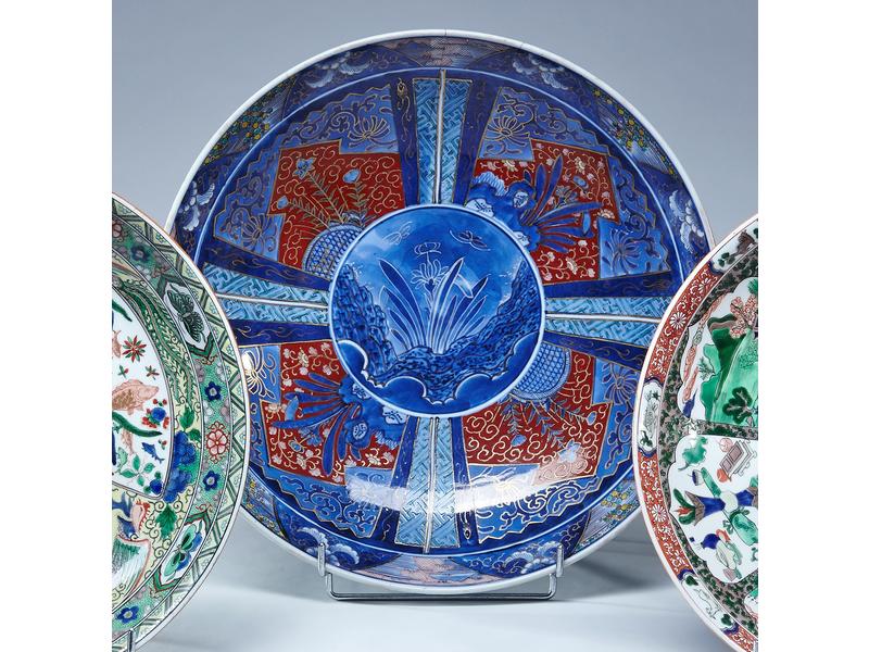 IMPORTANTE COUPE ronde en porcelaine à décor...