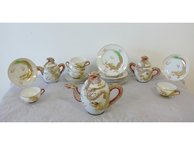 SERVICE A THE-CAFE en porcelaine blanche...