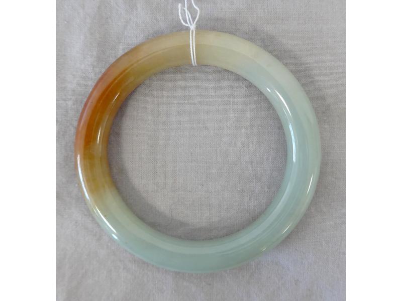 BRACELET en jadéïte de Birmanie bicolore...