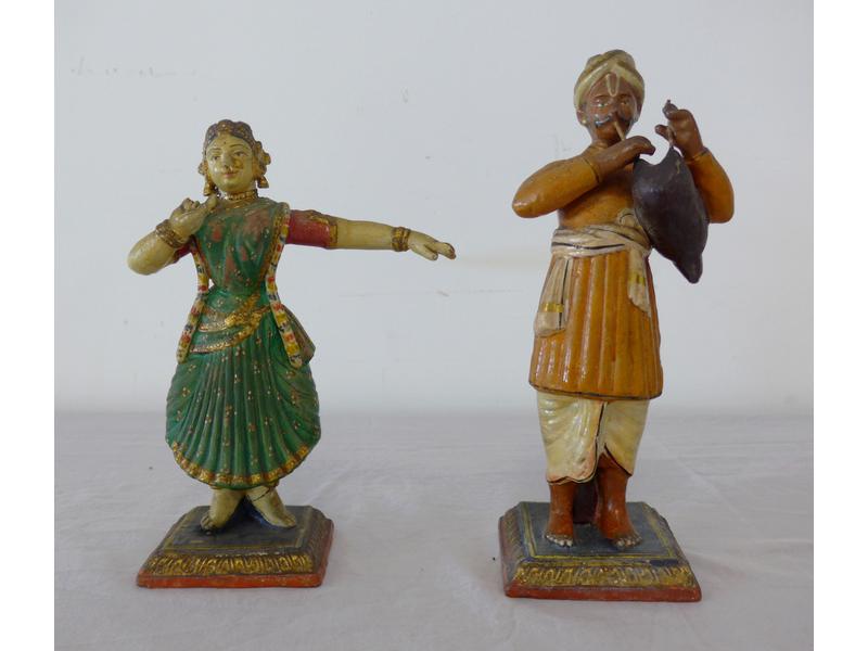 DEUX FIGURINES en terre cuite polychrome...