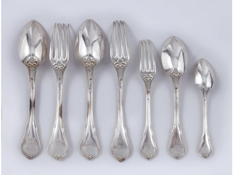 PARTIE DE MENAGERE en argent, modèle chantourné...