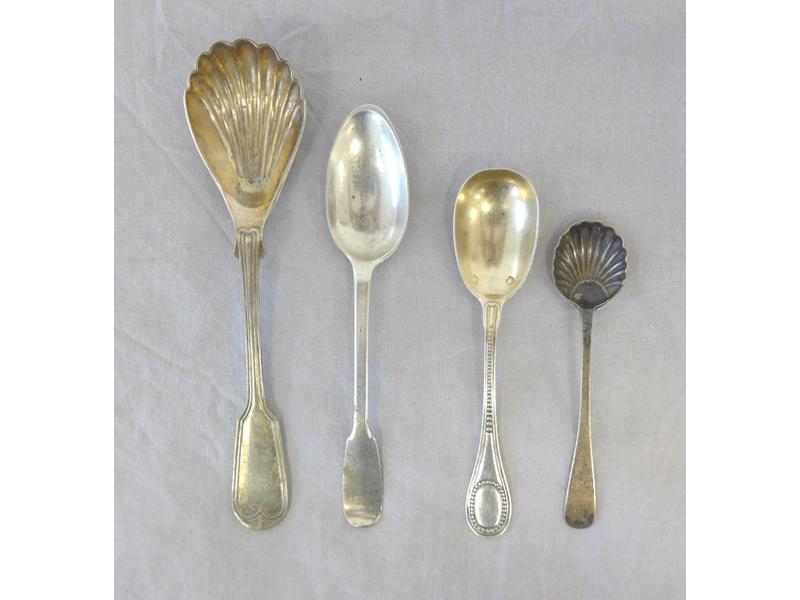 LOT DE QUATRE CUILLERONS en argent, pour...