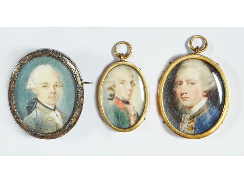 TROIS MINIATURES ovales sur ivoire représentant...