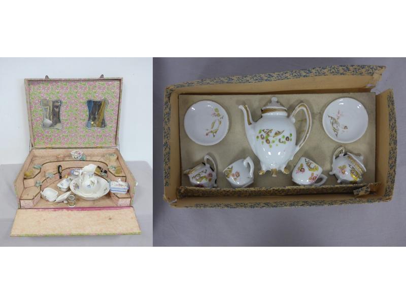 (DINETTE DE POUPEES) lot comprenant : un...