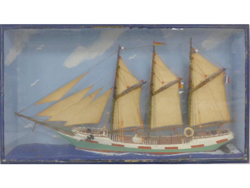 MAQUETTE de thonier trois mâts en bois peints,...