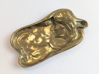 VIDE-POCHE Art Nouveau en bronze, à décor...