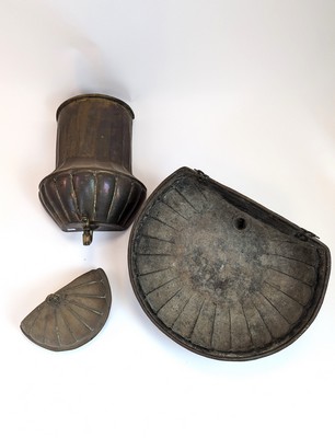 FONTAINE en cuivre et son bassin à godro...