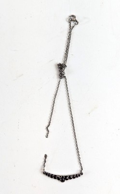 PENDENTIF et sa CHAÎNE en argent (925) sertis...