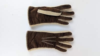 PAIRE DE GANTS en velours marron avec de...