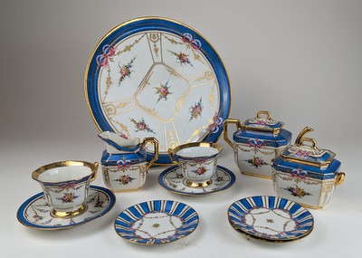 TÊTE-A-TÊTE en porcelaine émaillée polychrome...