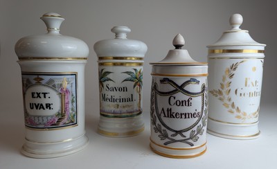 QUATRE POTS A PHARMACIE couverts en céramique...