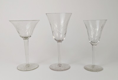 PARTIE DE SERVICE DE VERRES à pied en verre...