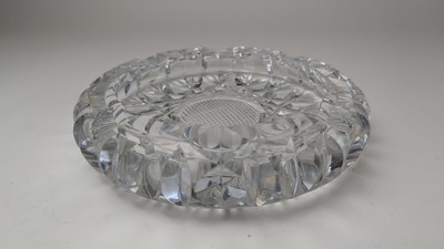 COUPE RONDE en cristal taillé vert et blanc...