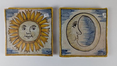 DEUX CARREAUX de faïence émaillée polychrome...