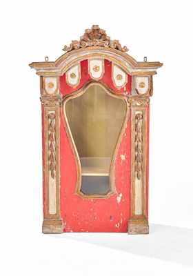 VITRINE rectangulaire en bois sculpté, doré...