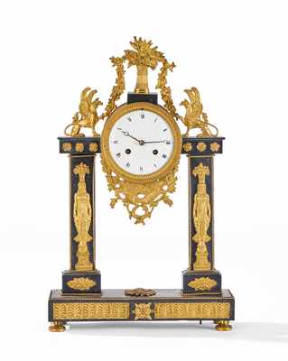 PENDULE portique en marbre noir et bronzes...