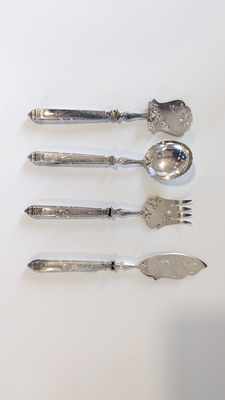 PARTIE DE SERVICE A CONFISERIES comprenant...