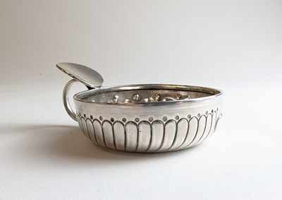 TASTE-VIN en argent (925) à décor au repoussé...